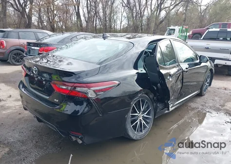 2022 Toyota Camry Se z USA, uszkodzony, nr VIN 4T1G11AKXNU664237